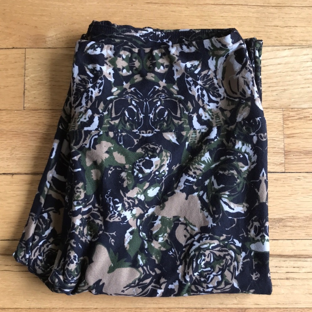 NWOT LuLaRoe Leggings. One Size